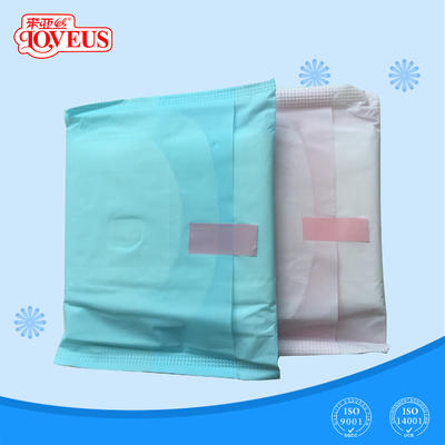 Bantalan Sanitary Ion Negatif Nyaman Permukaan Mesh Lembut Untuk Wanita