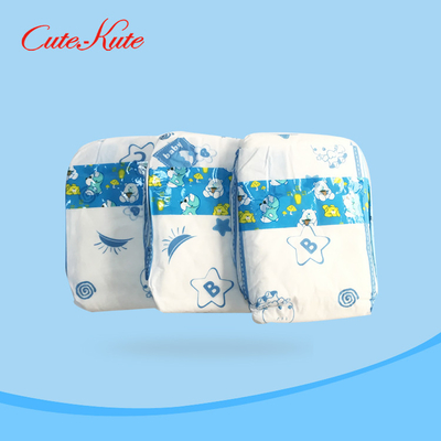PE BackSheet Popok Bayi Sekali Pakai Fluff Pulp Bantalan Popok Bayi Dengan Pita Ajaib