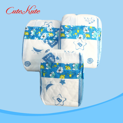 PE BackSheet Popok Bayi Sekali Pakai Fluff Pulp Bantalan Popok Bayi Dengan Pita Ajaib
